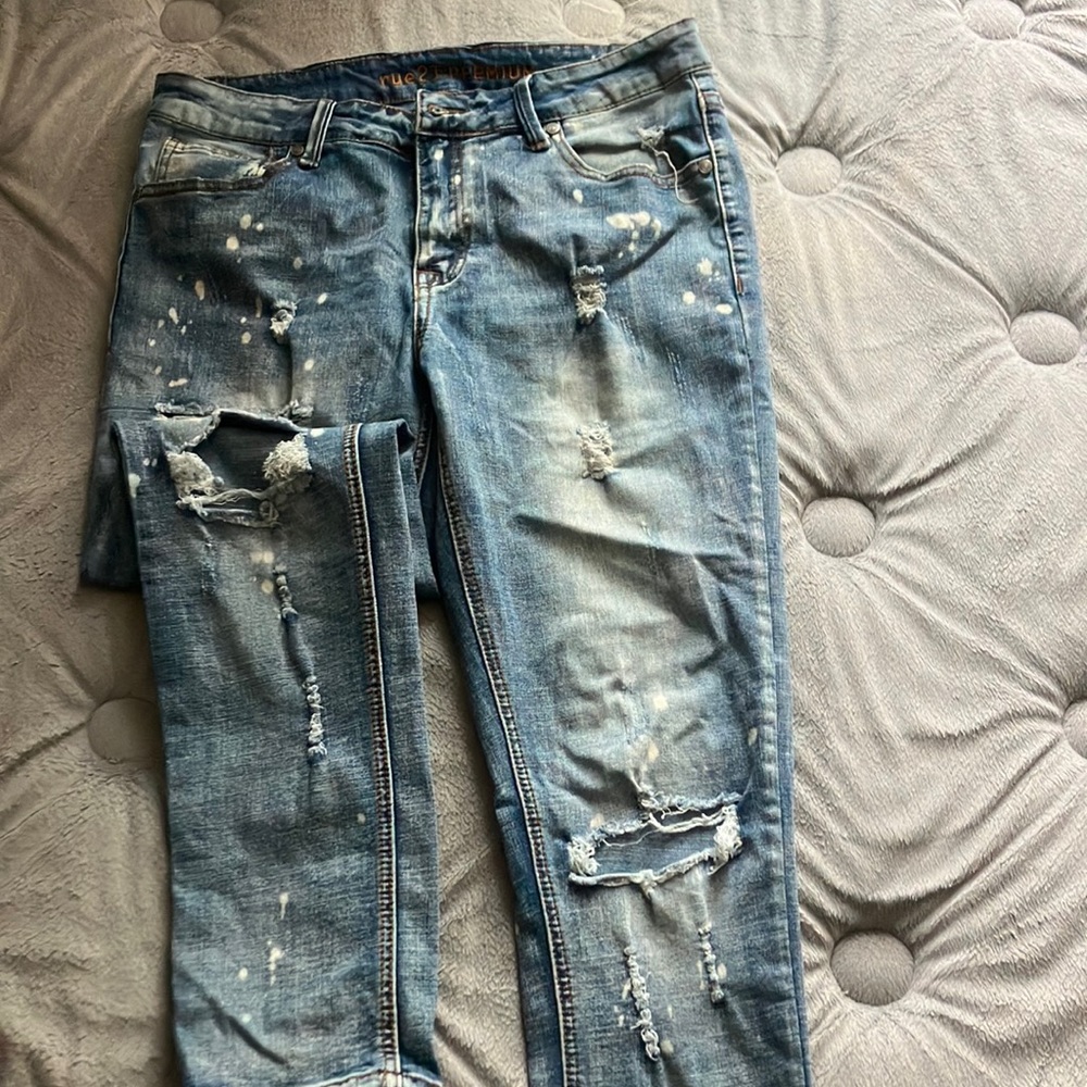 Pants 32/30. Blue ripped.